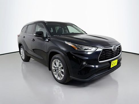 New 2026 Toyota Highlander Limited AWD/4WD image 3