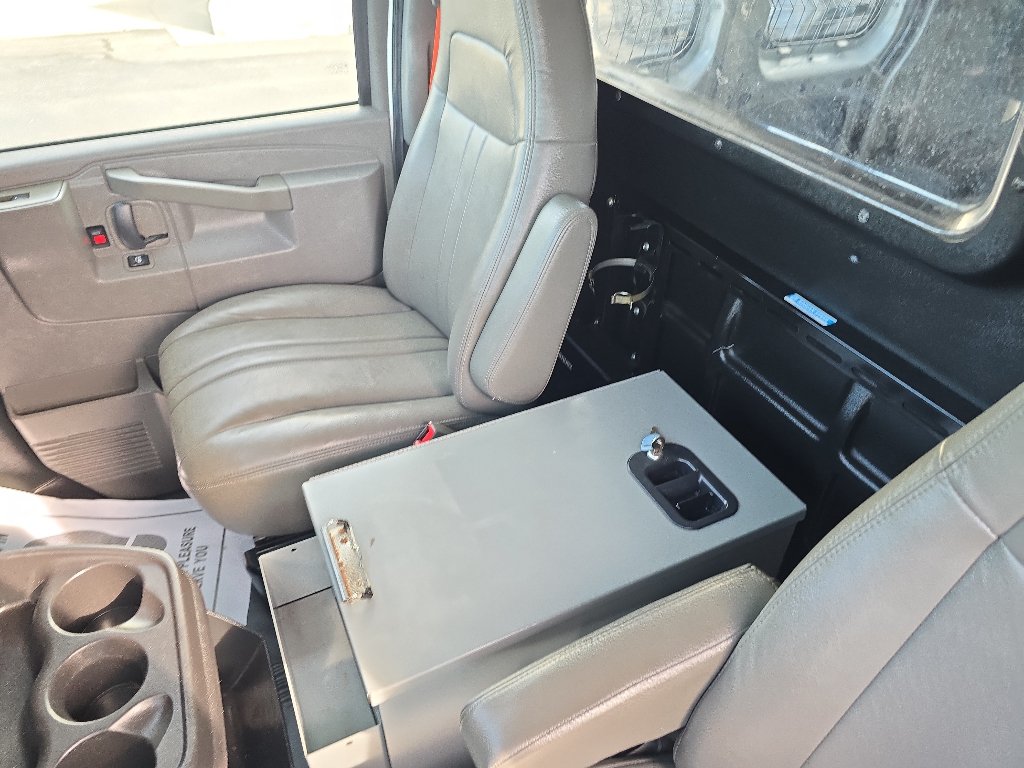 Used 2017 Chevrolet Express 2500 RWD image 21