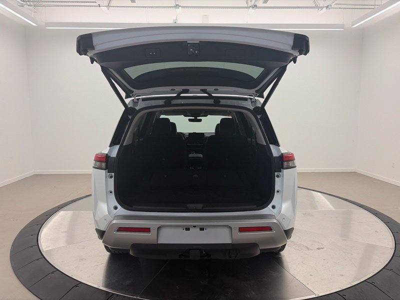 Used 2025 Nissan Pathfinder SL w/ SL Premium Package AWD/4WD image 9