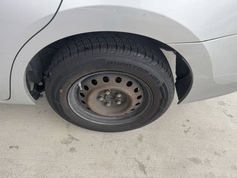 Used 2016 Toyota Corolla L image 4