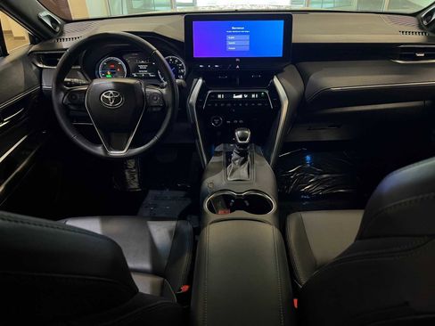 Certified 2024 Toyota Venza XLE image 8