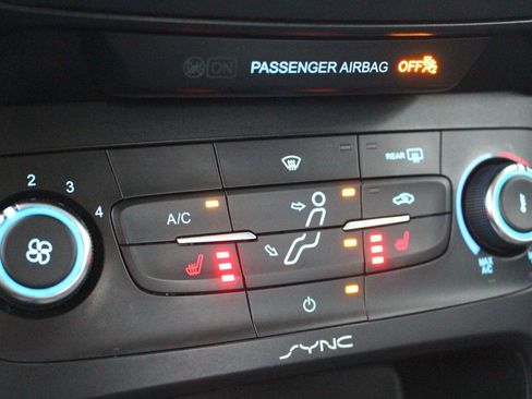 Used 2015 Ford Focus SE w/ Equipment Group 201A FWD image 26