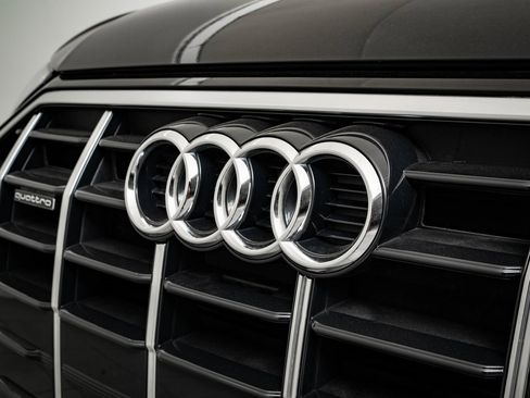 Used 2023 Audi Q5 2.0T Premium w/ Convenience Package image 3