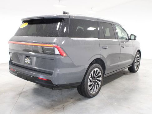 Used 2025 Lincoln Navigator Black Label AWD/4WD image 9