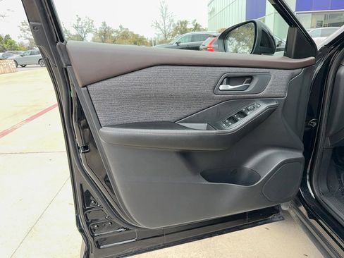 Used 2021 Nissan Rogue SV image 10