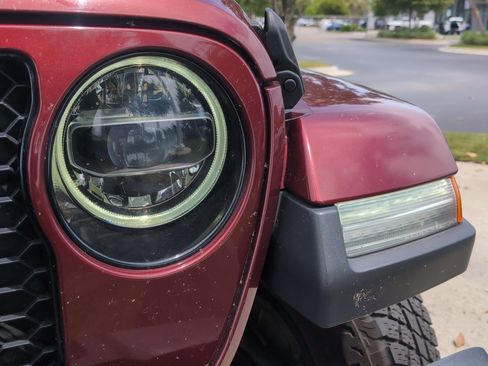 Used 2021 Jeep Wrangler Unlimited Sahara AWD/4WD image 6