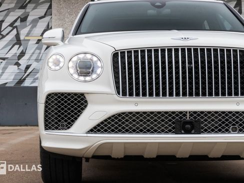Used 2025 Bentley Bentayga image 4