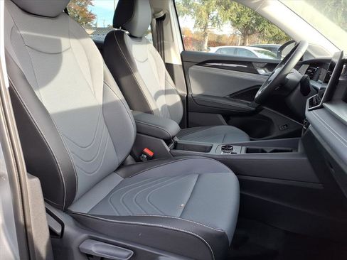 New 2025 Volkswagen Tiguan SE image 6