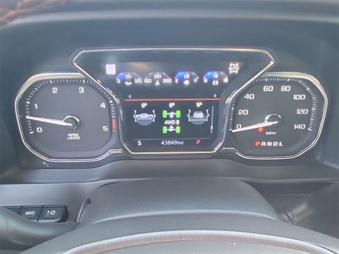 Certified 2023 GMC Sierra 2500 AT4 w/ AT4 Preferred Package image 12