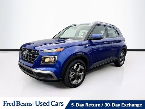 Used 2025 Hyundai Venue SEL image 3