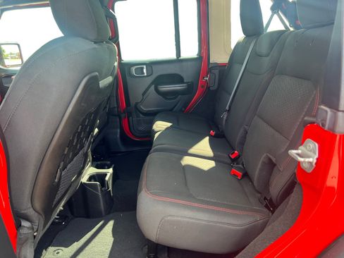 Used 2021 Jeep Wrangler Unlimited Rubicon w/ Dual Top Group AWD/4WD image 14
