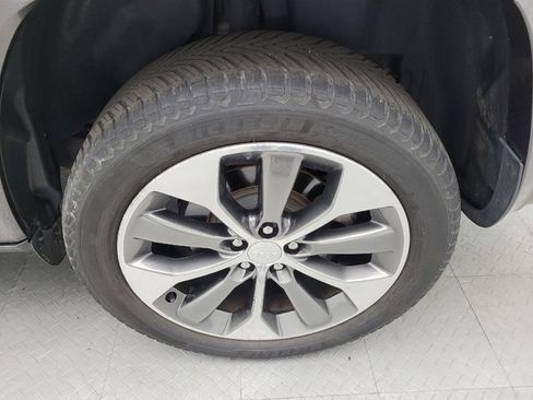 Used 2019 Jeep Cherokee Overland w/ Technology Group image 31