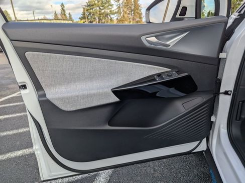 New 2026 Volkswagen ID.4 Pro image 10