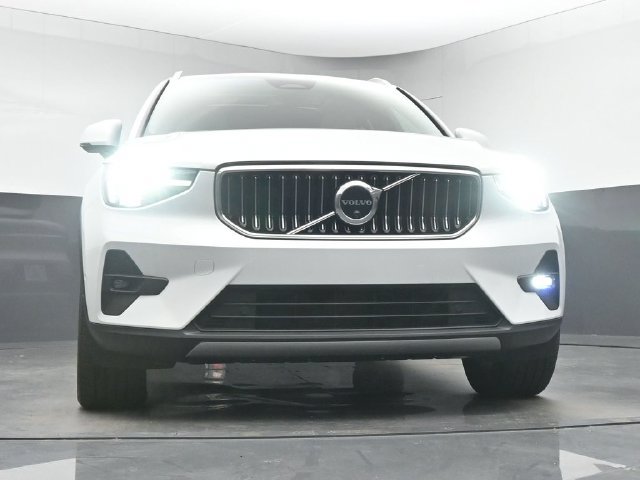 Used 2023 Volvo XC40 B5 Plus w/ Driver Assist Package AWD/4WD image 11