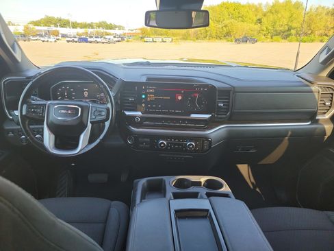 Used 2024 GMC Sierra 2500 SLE w/ SLE Value Package; AWD/4WD image 18