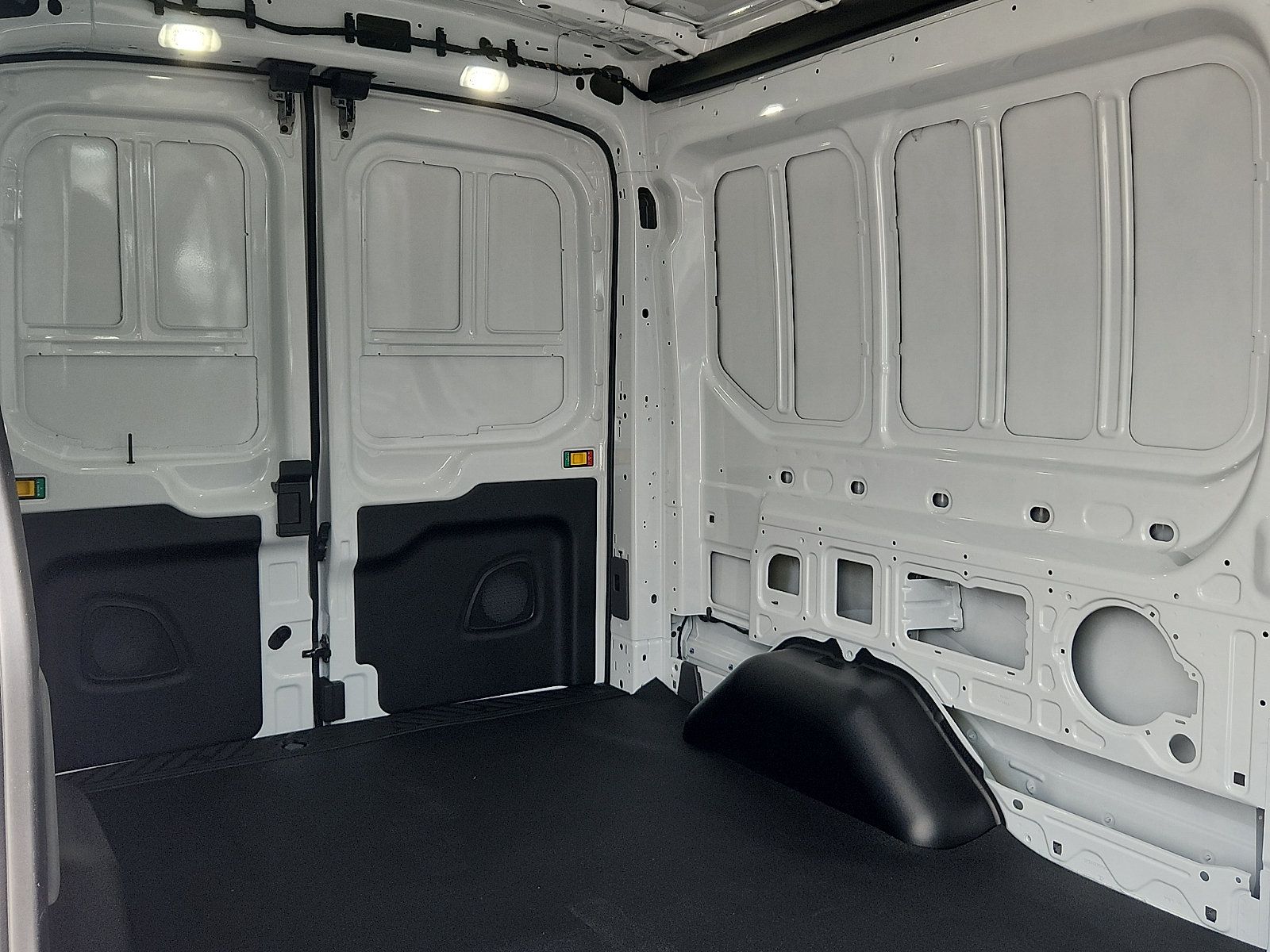 New 2026 Ford Transit 250 148 Medium Roof RWD image 18