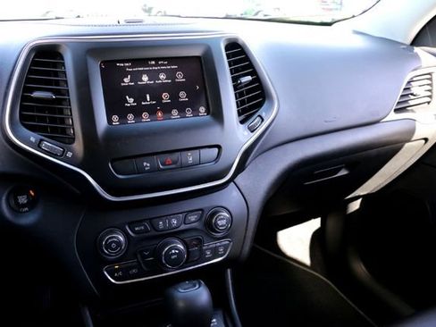 Used 2021 Jeep Cherokee Latitude Plus image 16