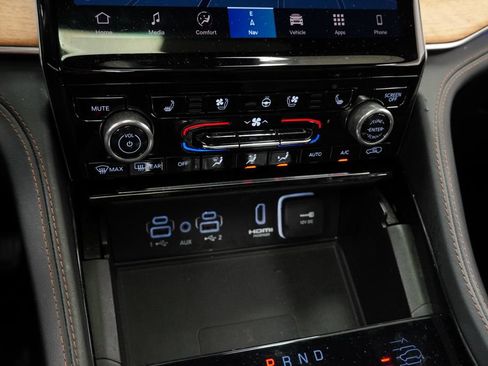 Used 2022 Jeep Grand Cherokee Summit AWD/4WD image 32