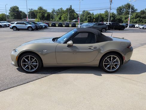 Used 2023 MAZDA MX-5 Miata Grand Touring RWD image 4