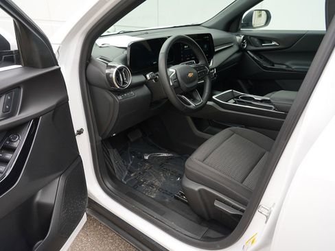 Used 2025 Chevrolet Equinox LT AWD/4WD image 13