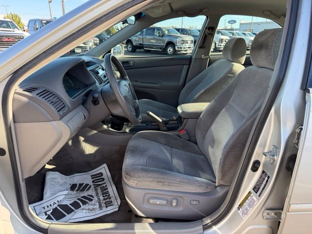 Used 2004 Toyota Camry LE FWD image 2