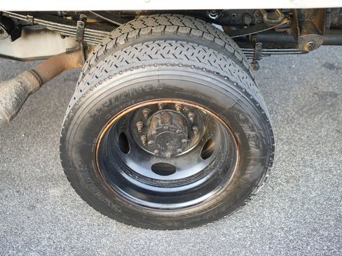 Used 2015 Ford F550 2WD Regular Cab Super Duty image 20