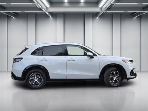 Used 2023 Honda HR-V EX-L image 3