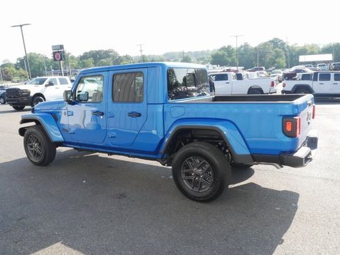 New 2025 Jeep Gladiator Sport image 6