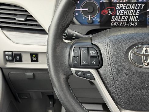 Used 2017 Toyota Sienna XLE image 39