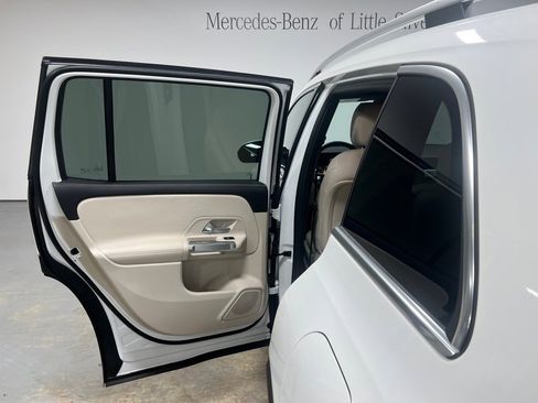 Used 2025 Mercedes-Benz GLB 250 4MATIC image 23