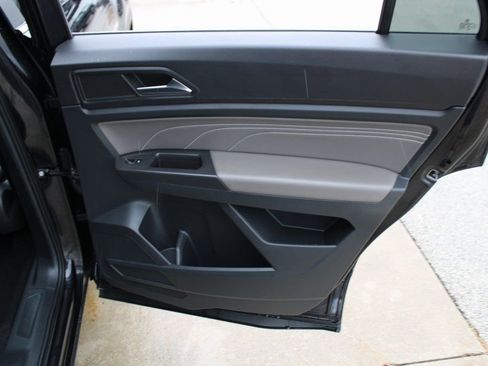 Certified 2023 Volkswagen Atlas Cross Sport SE image 24