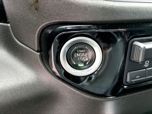 Used 2023 Chevrolet Silverado 1500 LTZ image 30