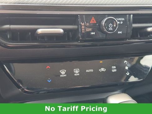Used 2025 Nissan Kicks SR AWD/4WD image 18