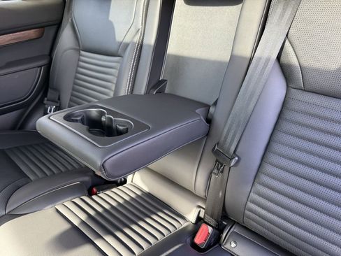 Used 2024 Land Rover Discovery S image 13