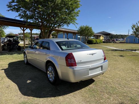 Used 2005 Chrysler 300 C RWD image 4