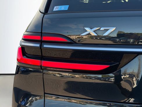 Used 2024 BMW X7 xDrive40i image 11