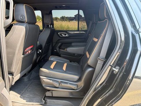 Used 2024 GMC Yukon AT4 w/ Technology Package AWD/4WD image 9