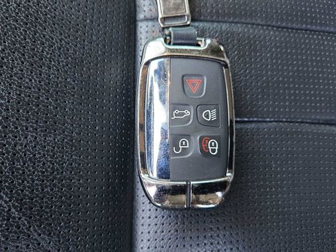 Used 2018 Land Rover Discovery Sport HSE image 40