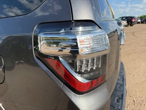 Used 2016 Toyota 4Runner SR5 AWD/4WD image 12