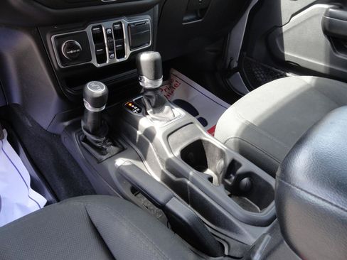 Used 2019 Jeep Wrangler Unlimited Sport S AWD/4WD image 16