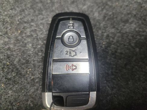 Used 2020 Ford Fusion SE FWD image 32