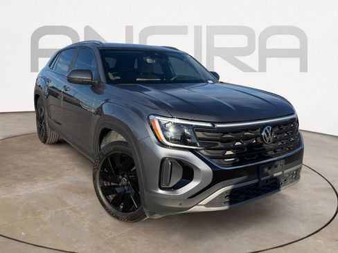 Used 2024 Volkswagen Atlas Cross Sport SE image 4