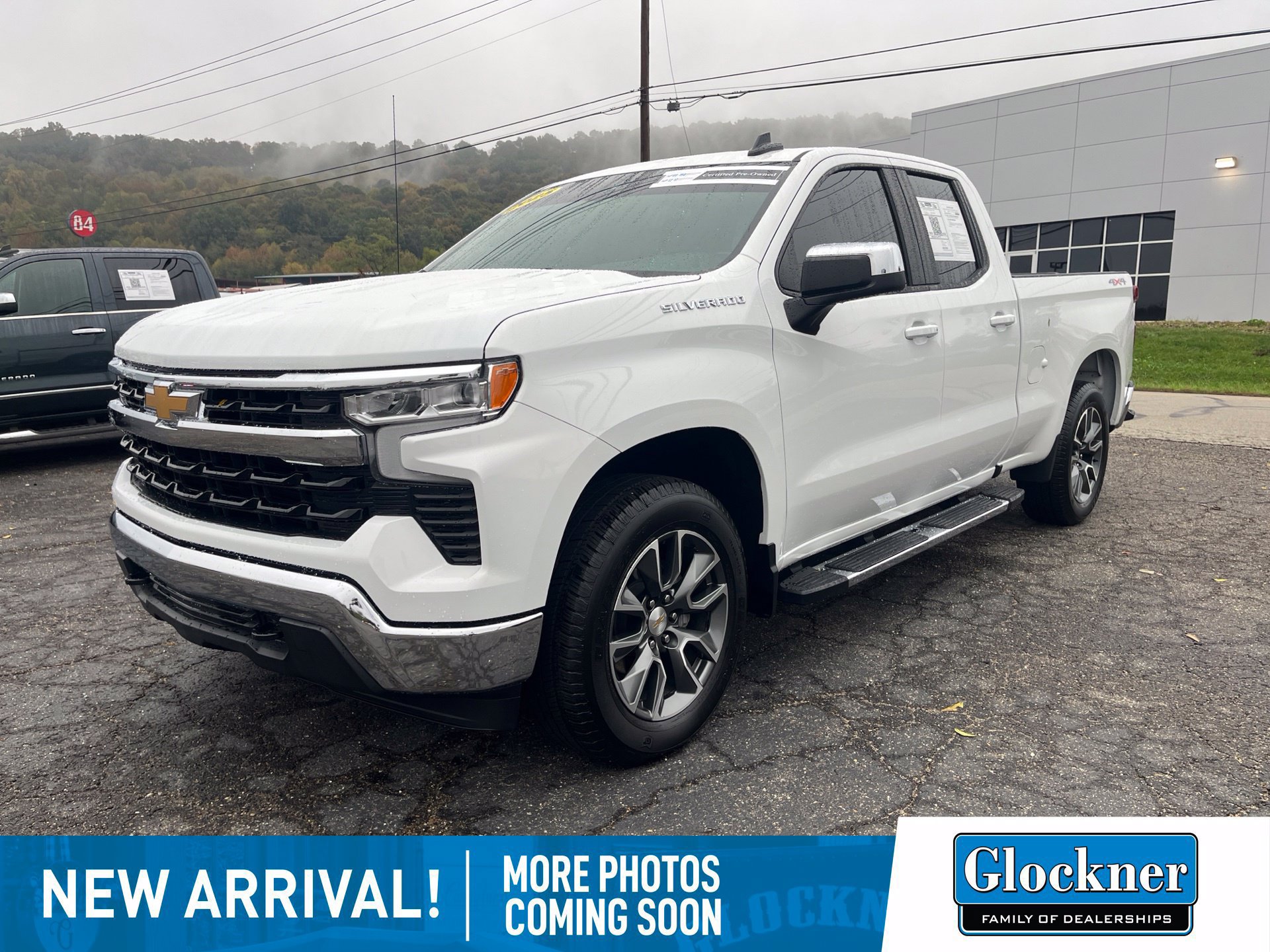 Used 2025 Chevrolet Silverado 1500 LT AWD/4WD image 1