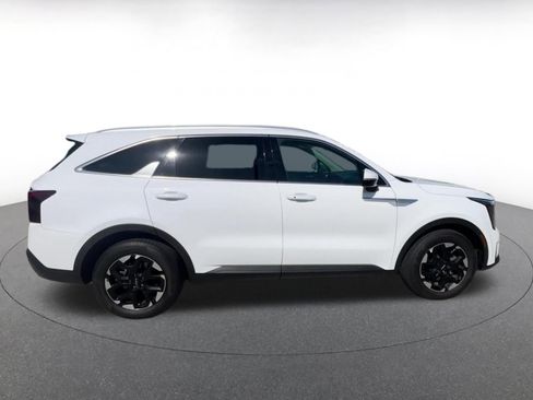 Used 2024 Kia Sorento S FWD image 16