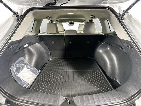 Used 2025 Toyota Corolla Cross LE FWD image 31