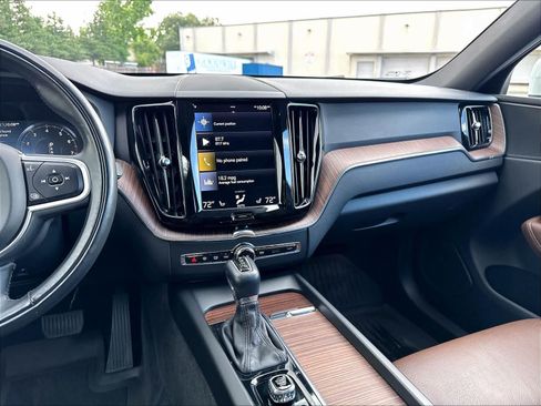 Used 2021 Volvo XC60 T5 Momentum w/ Advanced Package AWD/4WD image 9