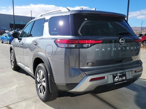 New 2025 Nissan Pathfinder SL image 3