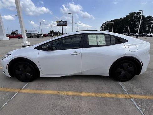Used 2025 Toyota Prius Plug-In Hybrid FWD image 6