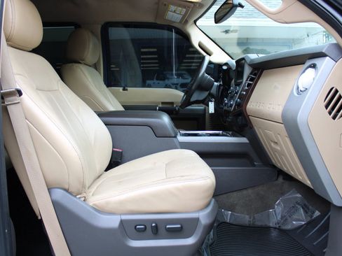 Used 2013 Ford F250 Lariat w/ Lariat Interior Pkg image 7