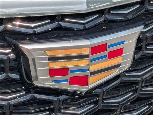 Used 2024 Cadillac XT4 Luxury w/ Cold Weather Package FWD image 20